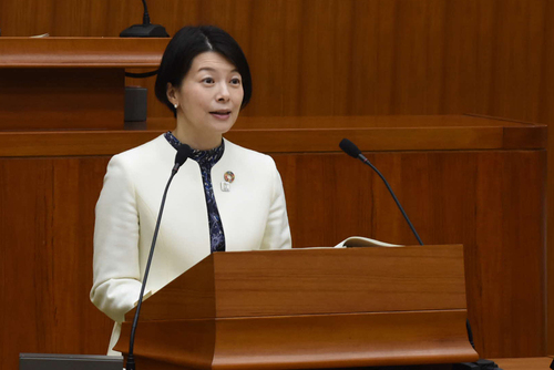 写真：区長があいさつしている様子
